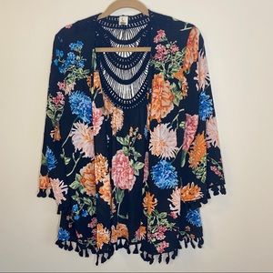 A. Moon Black and Floral Kimono - Francesca’s - L